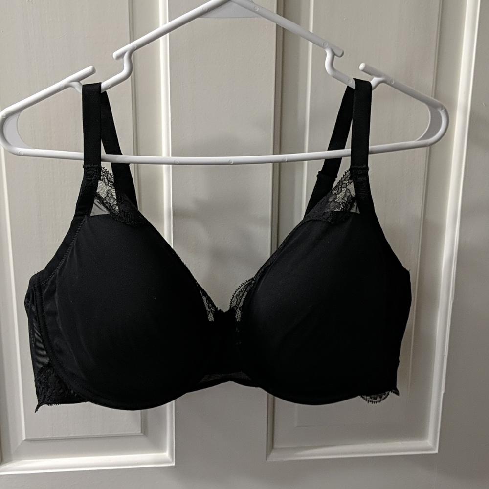 Like new Natori black lace mesh bra 40DDD